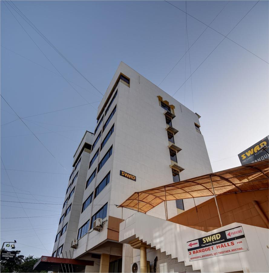 Hotel Savshanti Towers Vadodara Exterior foto