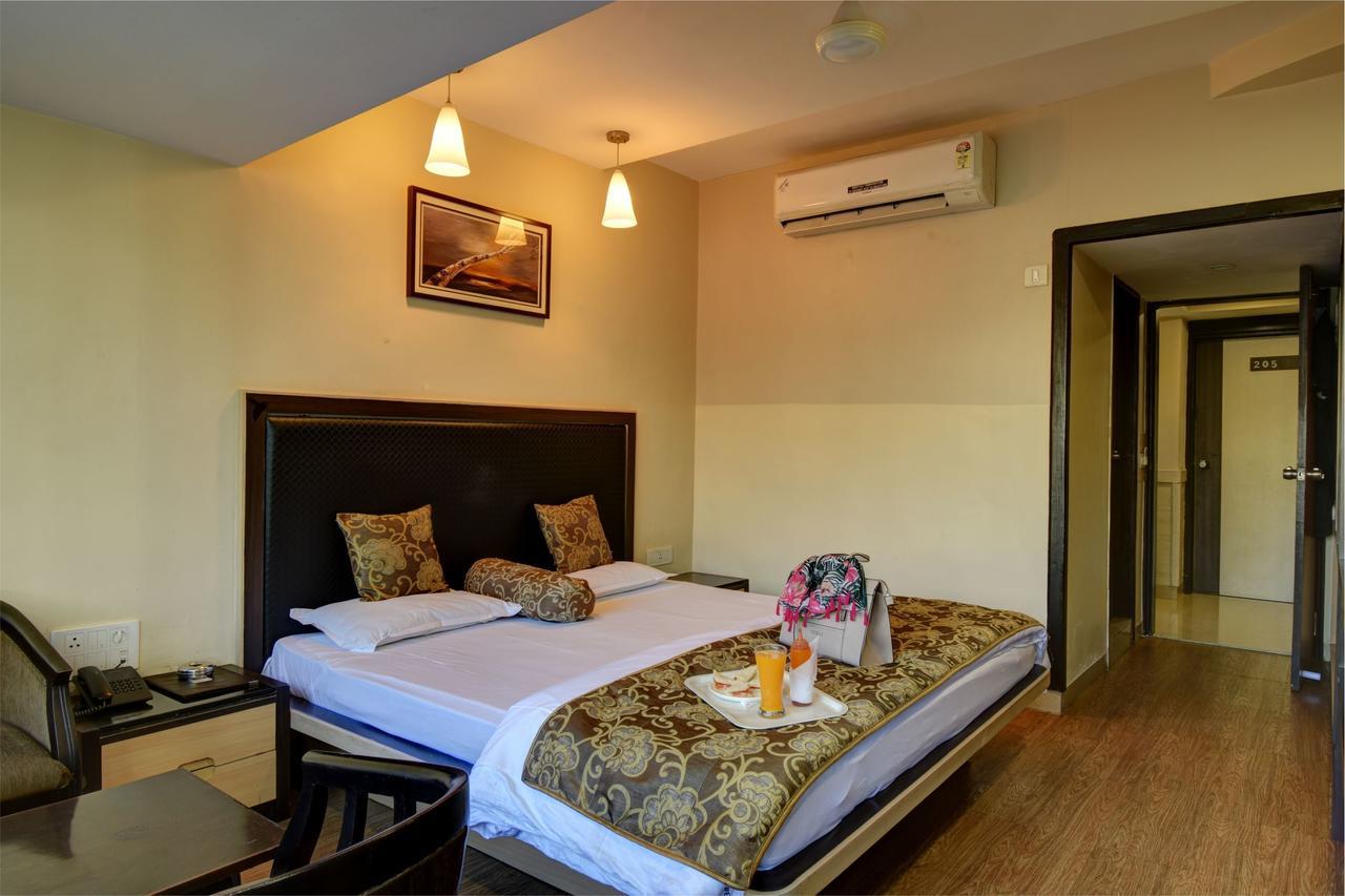 Hotel Savshanti Towers Vadodara Exterior foto